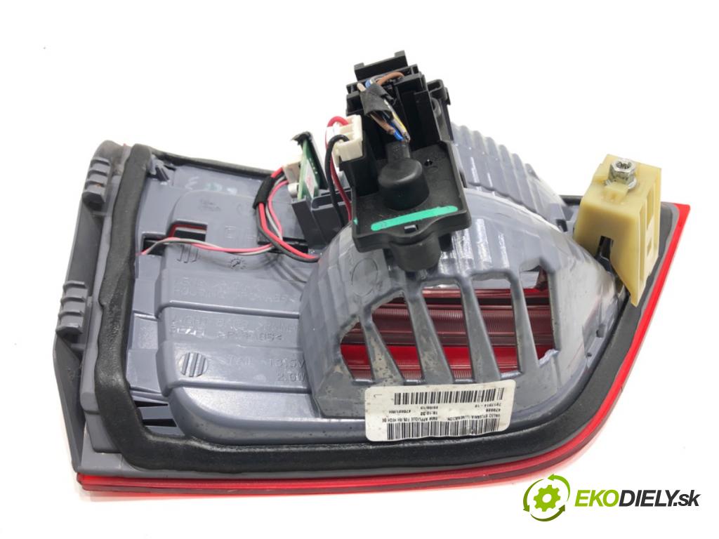 BMW F25 SUV 2013 135 kW xDrive 20 d 1995 světlo zadní část pravá vnitřní  (Klika dveří ostatní)