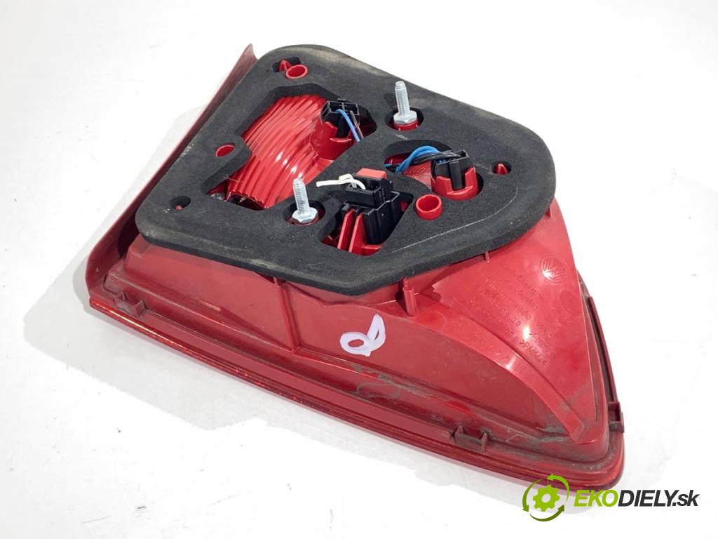 VW PASSAT B7 Kombi 2012 100 kW 2.0 TDI 1968 světlo zadní část pravá vnitřní 3AF945094K (Klika dveří ostatní)