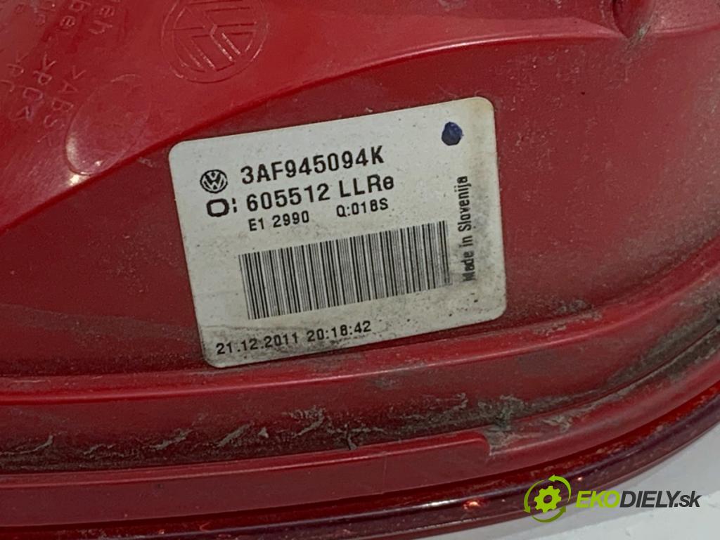 VW PASSAT B7 Kombi 2012 100 kW 2.0 TDI 1968 světlo zadní část pravá vnitřní 3AF945094K (Klika dveří ostatní)