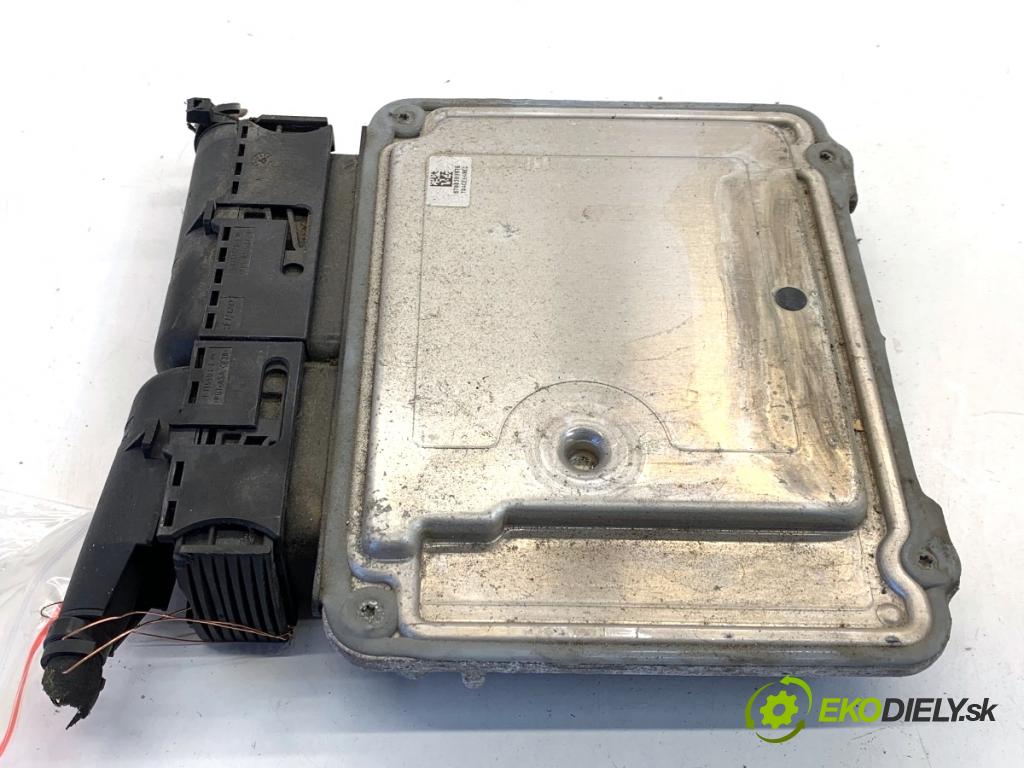 VW PASSAT B6 Kombi 2005 103 kW 2.0 TDI 1968 riadiaca jednotka Motor 03G906021AB (Riadiaca jednotka)