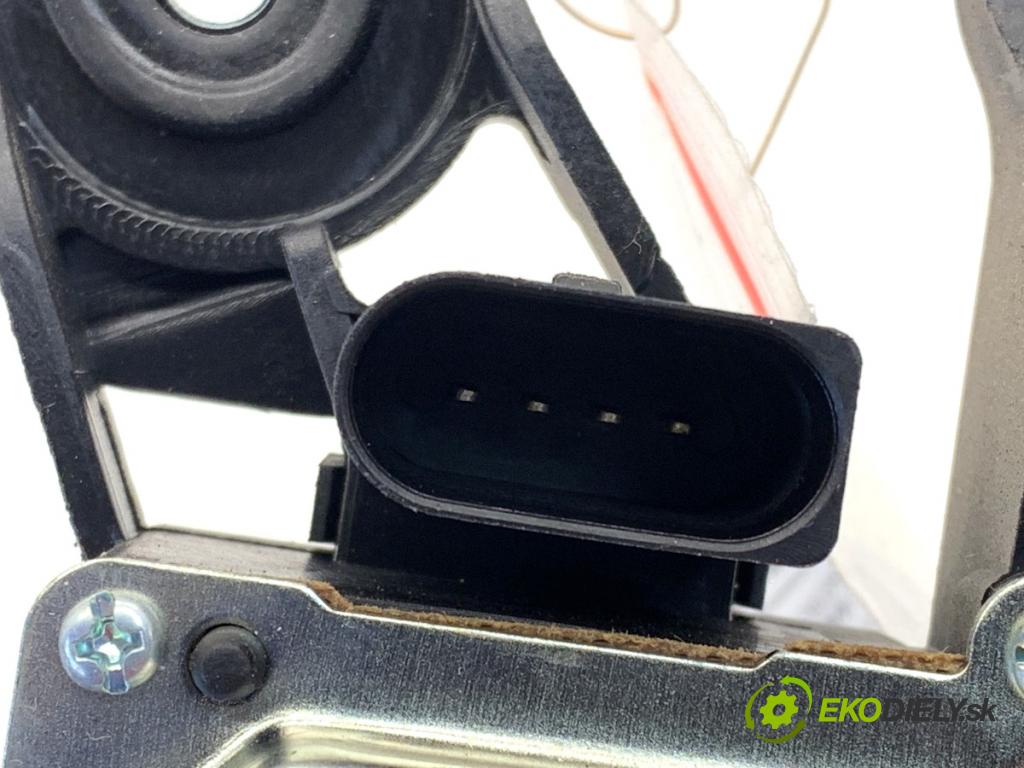 VW PASSAT B6 Kombi 2005 103 kW 2.0 TDI 1968 Motor stieračov zad