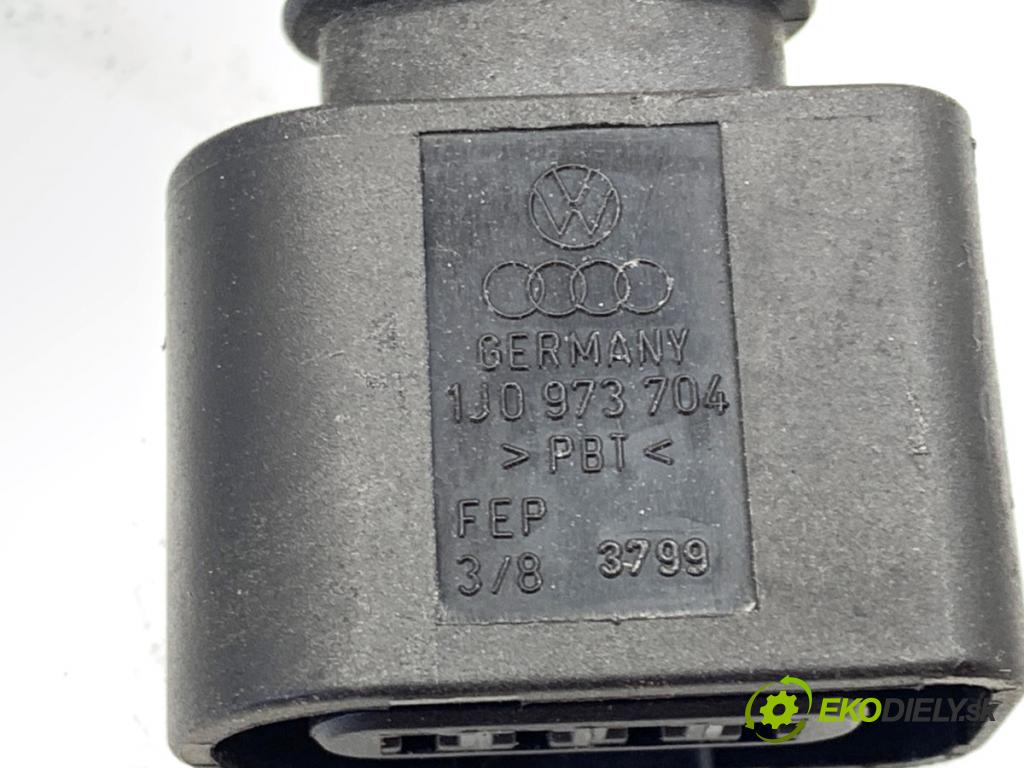 VW PASSAT B6 Kombi 2005 103 kW 2.0 TDI 1968 Motor stieračov zad