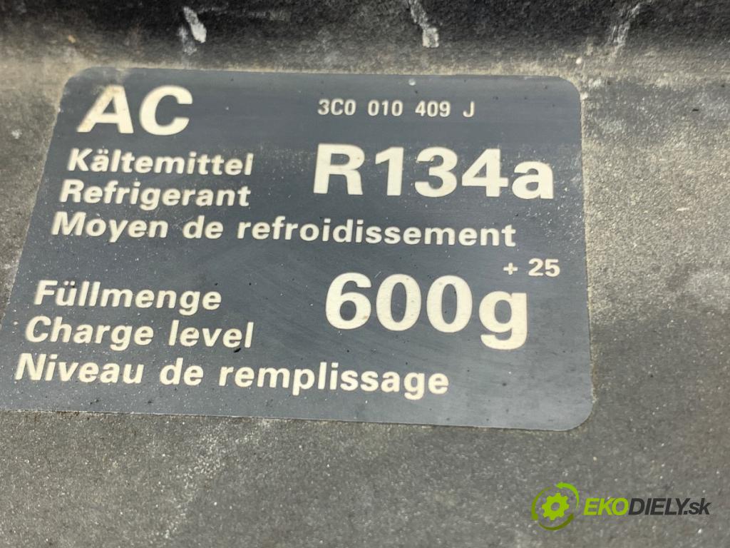 VW PASSAT B6 Kombi 2005 103 kW 2.0 TDI 1968 Držiak predný  (Výstuha predná)