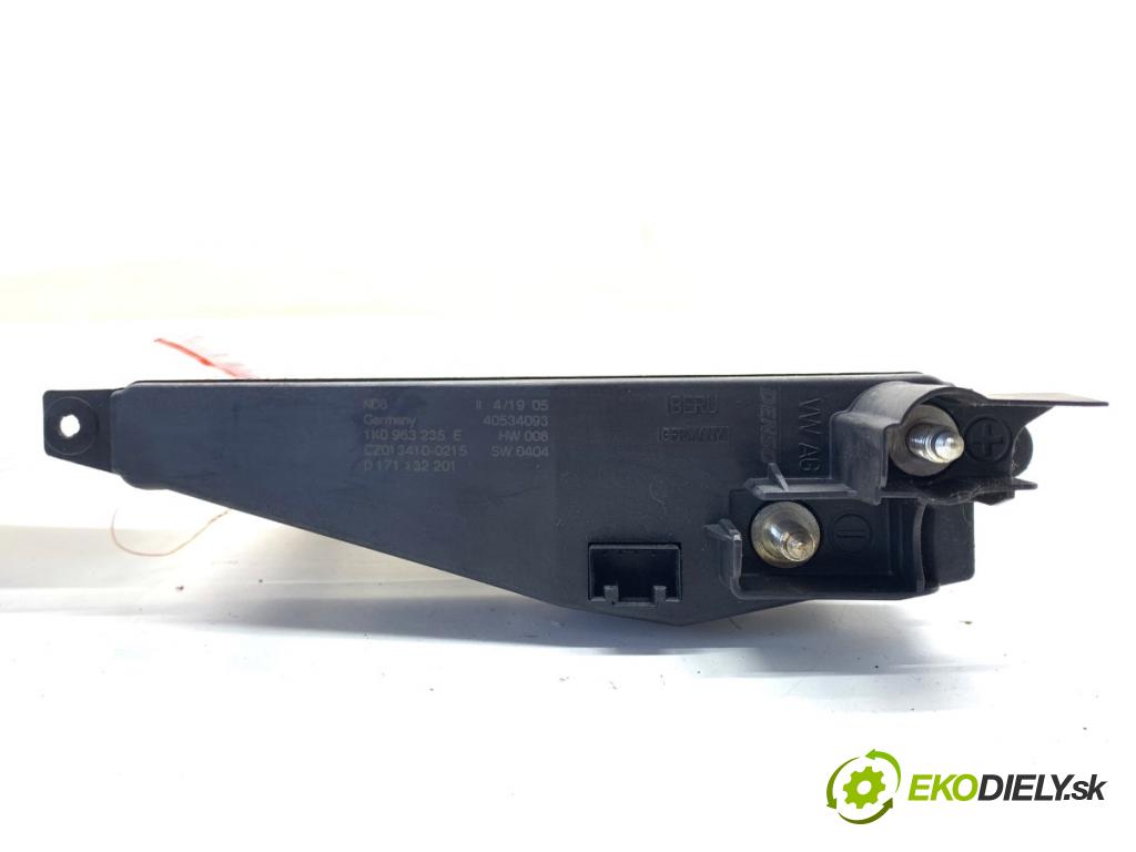 VW PASSAT B6 Kombi 2005 103 kW 2.0 TDI 1968 topné těleso radiátor topení elektrická 1K0963235E (Radiátor topení)