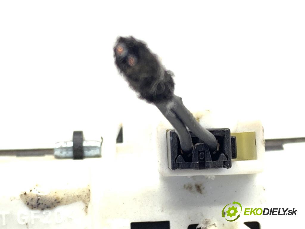 VW PASSAT B6 Kombi 2005 103 kW 2.0 TDI 1968 Kľučka dverí zad 5N0827566