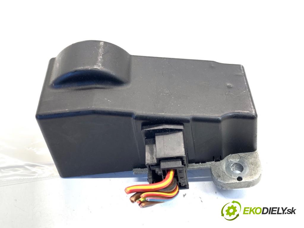 VW PASSAT B6 Kombi 2005 103 kW 2.0 TDI 1968 blokáda volantu 3C0905861C (Řízení ostatní)