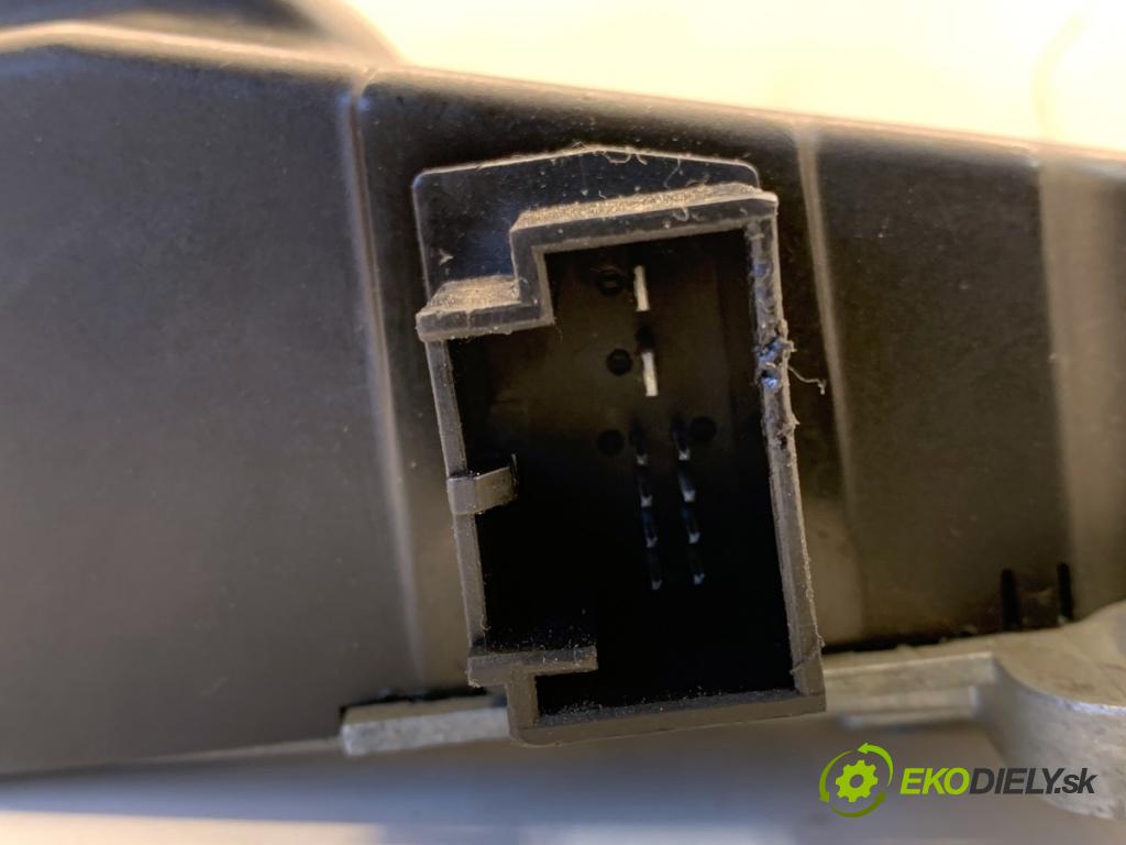 VW PASSAT B6 Kombi 2005 103 kW 2.0 TDI 1968 blokáda volantu 3C0905861C (Řízení ostatní)