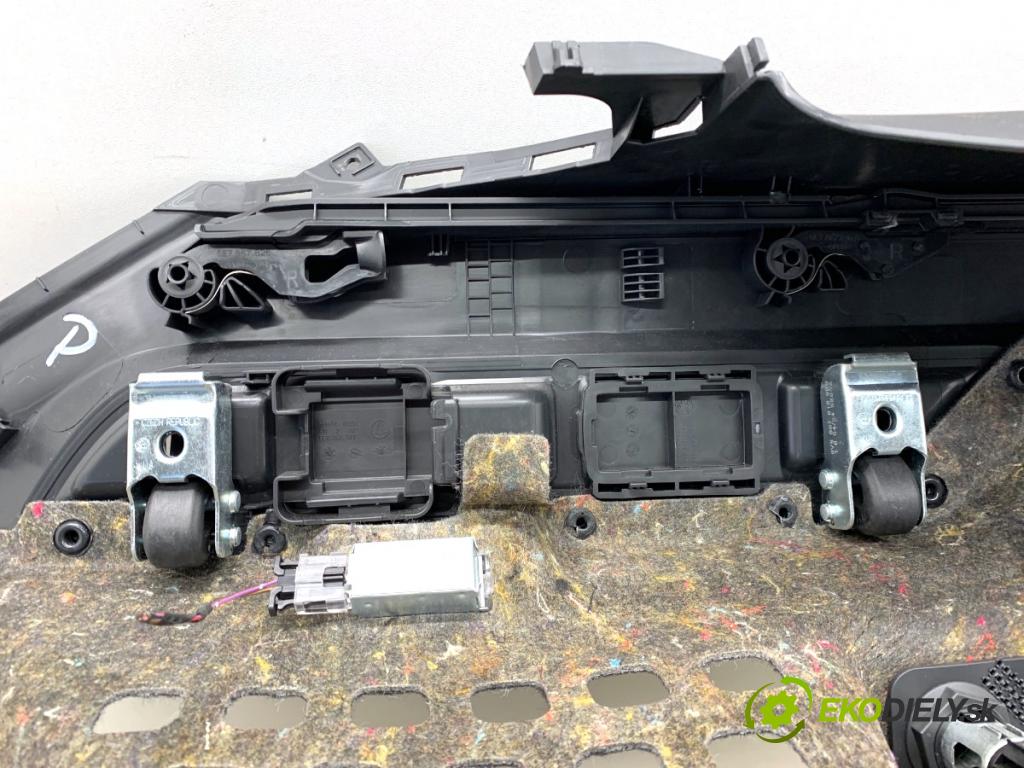 SKODA OCTAVIA IV Kombi 2023 110 kW 2.0 TDI 1968 čalúnenie kufra pravy 5E7867428A