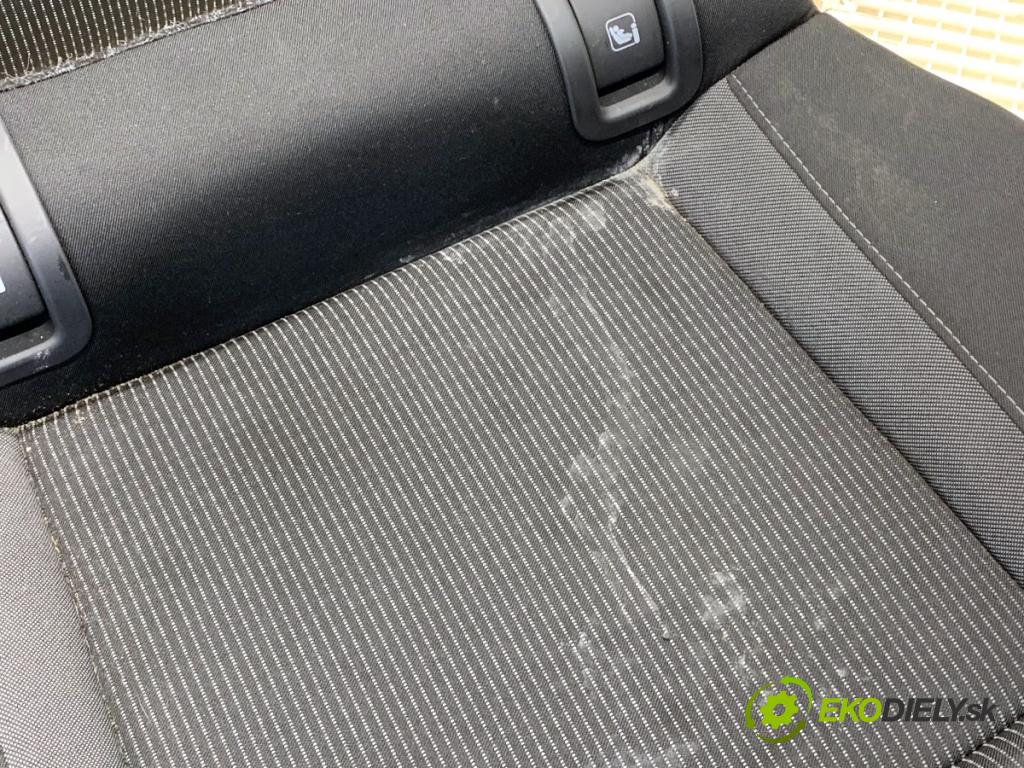 SKODA OCTAVIA IV Kombi 2023 110 kW 2.0 TDI 1968 sedadlo druhý VLÁDA: