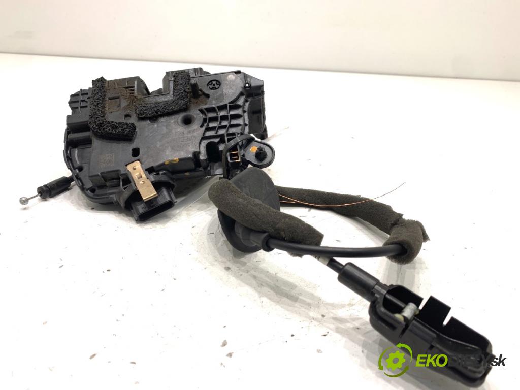 RENAULT CLIO IV liftback 2018 55 kW 1.5 dCi 75 1461 zámok Dvere pravy zad 825004167R