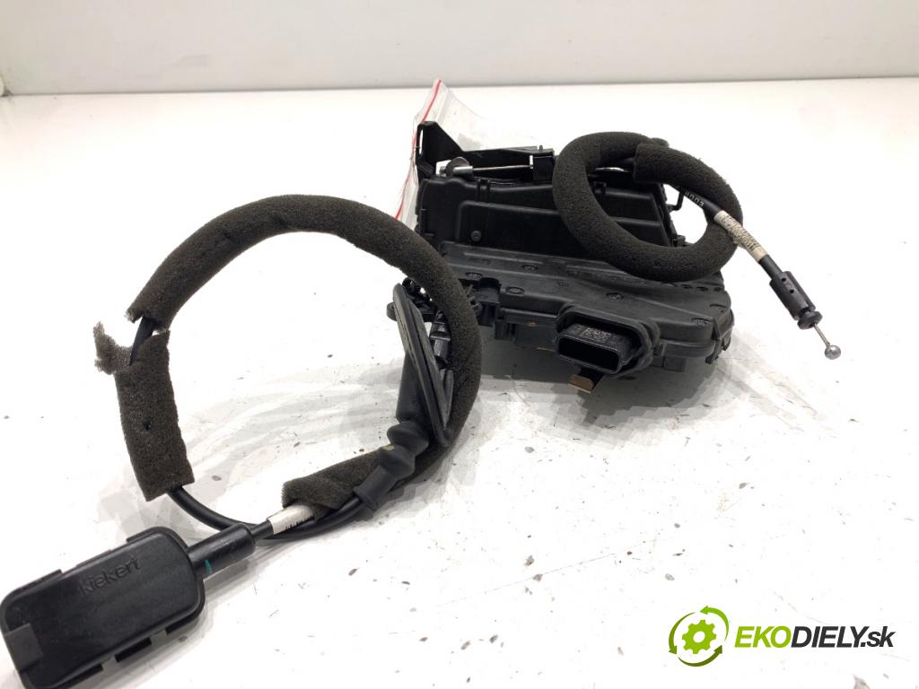 RENAULT CLIO IV liftback 2018 55 kW 1.5 dCi 75 1461 zámok Dvere pravy zad 825004167R