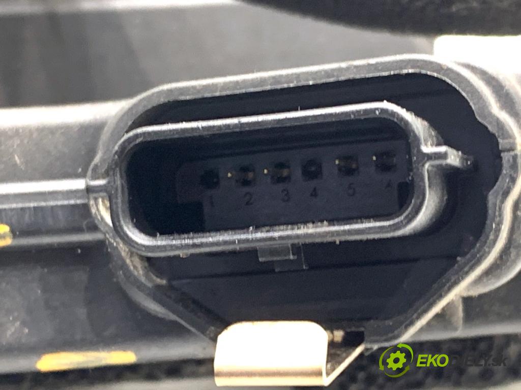 RENAULT CLIO IV liftback 2018 55 kW 1.5 dCi 75 1461 zámok Dvere pravy zad 825004167R