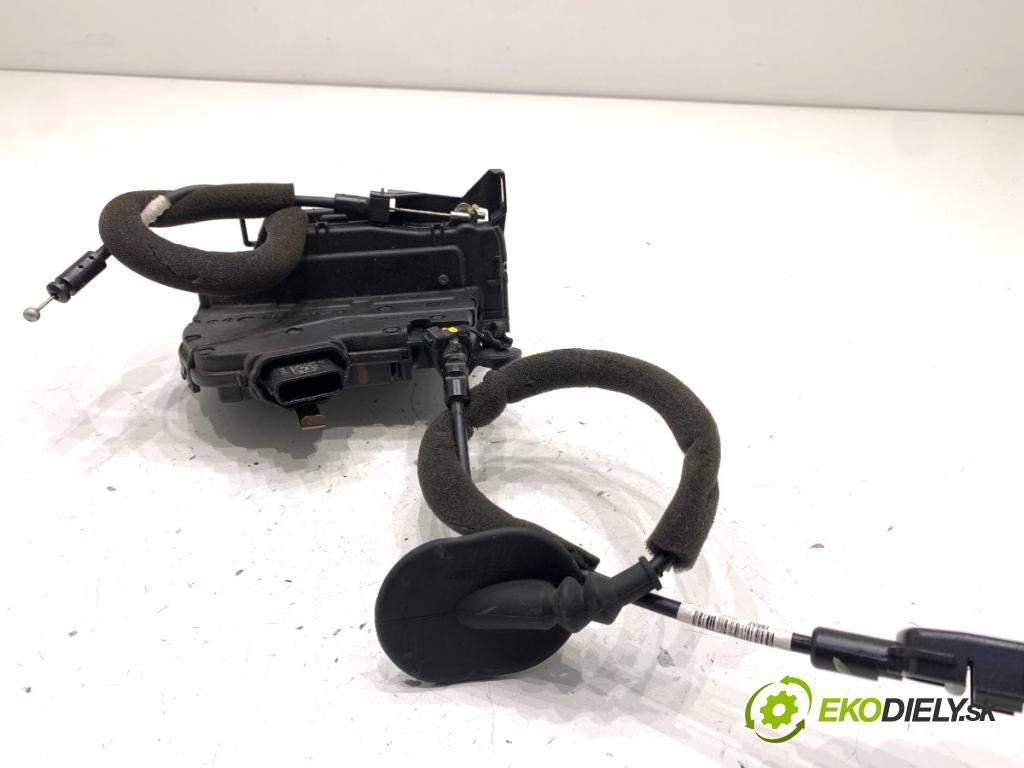 RENAULT CLIO IV liftback 2018 55 kW 1.5 dCi 75 1461 zámok Dvere ľavy zad 825019504R