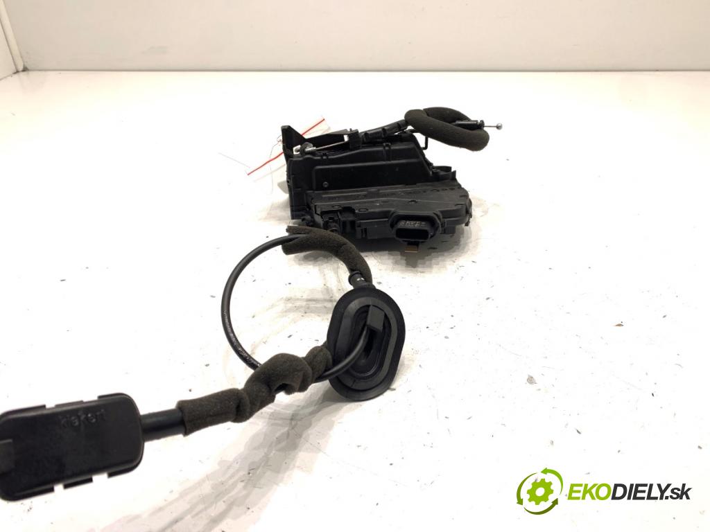 RENAULT CLIO IV liftback 2018 55 kW 1.5 dCi 75 1461 zámok Dvere pravy predný 805024563R