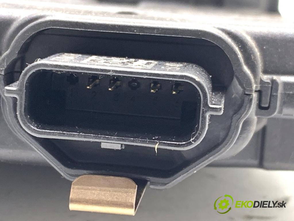 RENAULT CLIO IV liftback 2018 55 kW 1.5 dCi 75 1461 zámok Dvere pravy predný 805024563R