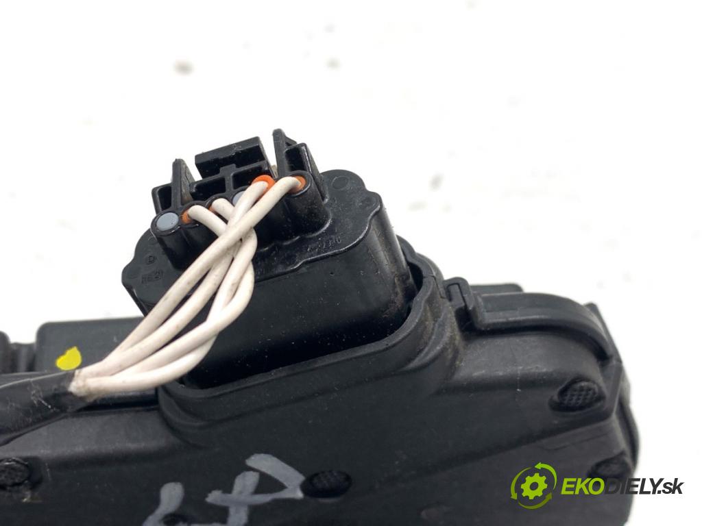 RENAULT CLIO IV liftback 2018 55 kW 1.5 dCi 75 1461 zámok Dvere ľavy predný 805033000R