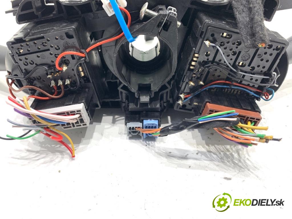 RENAULT CLIO IV liftback 2018 55 kW 1.5 dCi 75 1461 Prepínač kombinovaný 255675284R (Prepínacie páčky pod volantom)