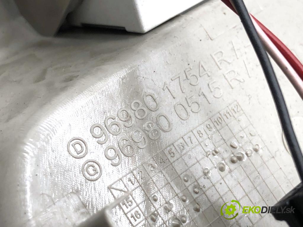 RENAULT CLIO IV liftback 2018 55 kW 1.5 dCi 75 1461 světlo stropní 969801754R