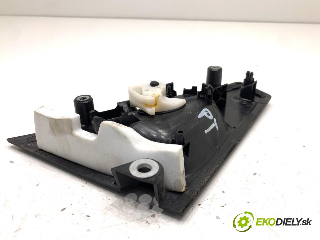 RENAULT CLIO IV liftback 2018 55 kW 1.5 dCi 75 1461 Kľučka vonkajšia pravy zad 826064374R