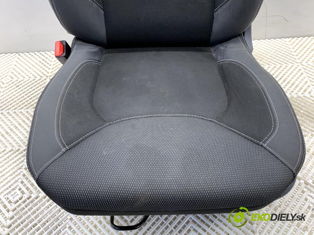 RENAULT CLIO IV liftback 2018 55 kW 1.5 dCi 75 1461 Sedadlo ľavy predný