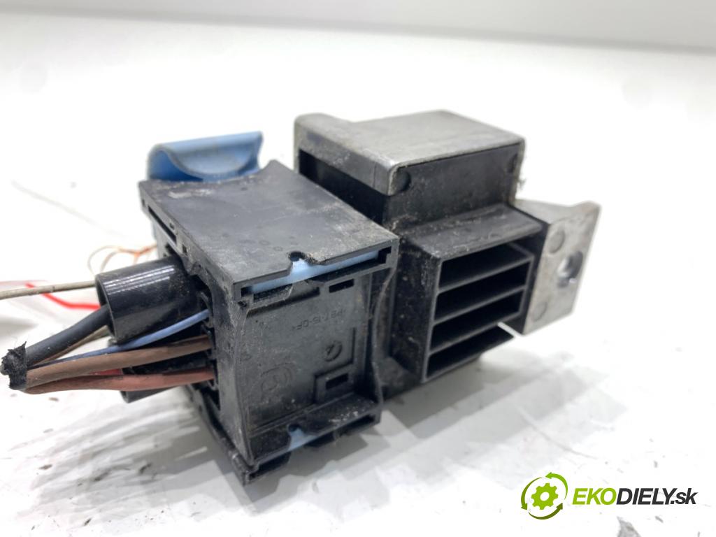 RENAULT CLIO IV liftback 2018 55 kW 1.5 dCi 75 1461 relé sviečok žhavenia 110678071R (Relé)