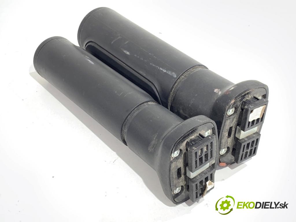 VW PASSAT B6 Kombi 2005 103 kW 2.0 TDI 1968 kroužek slimák Roleta ROZDĚLIT: kufra 4F9860378