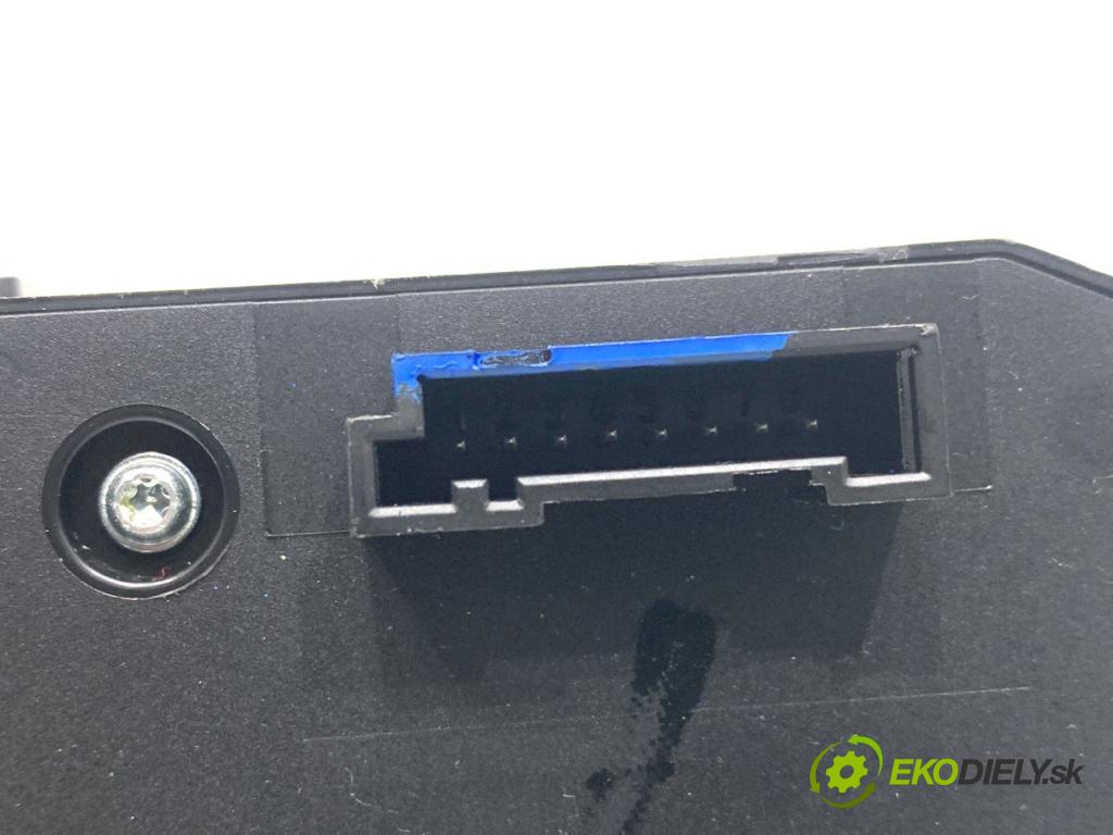 BMW F25 SUV 2013 135 kW xDrive 20 d 1995 přepínač sedačky 9275069