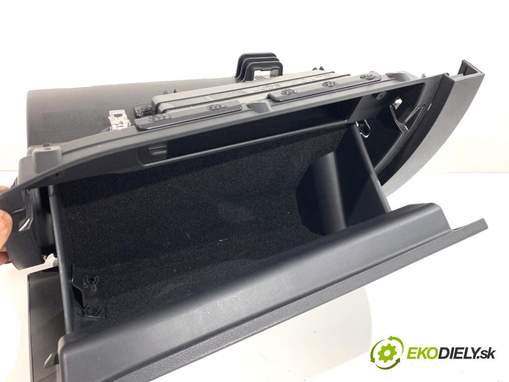 SKODA OCTAVIA IV Kombi 2023 110 kW 2.0 TDI 1968 přihrádka kastlík spolujezdce  (Přihrádka (kastlík))