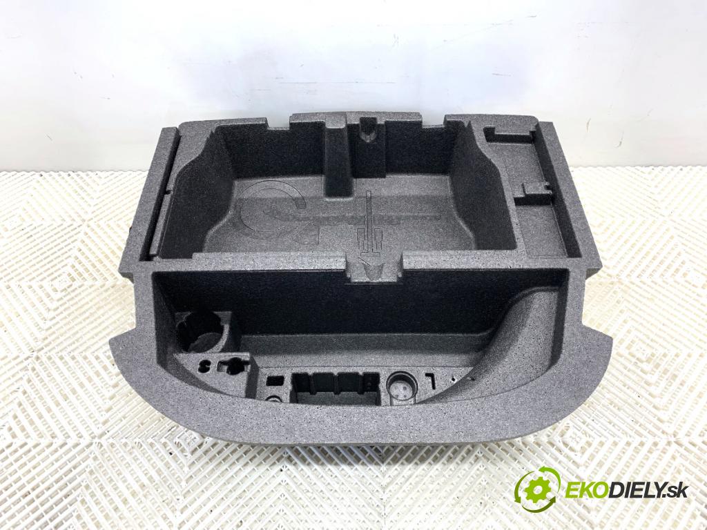 SKODA OCTAVIA IV Kombi 2023 110 kW 2.0 TDI 1968 vložka kufra polystyrenové 5E3863957