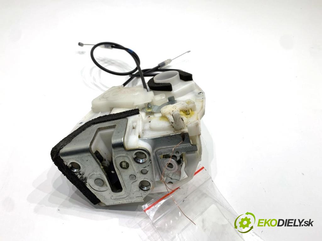 FIAT SEDICI SUV 2012 88 kW 1.6 16V 1586 zámok dveře levý zadní část 82302-79J12