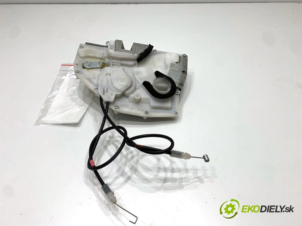 FIAT SEDICI SUV 2012 88 kW 1.6 16V 1586 zámok dveře levý přední část 82202-79J12