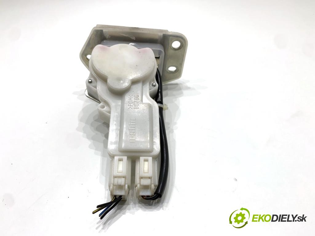 FIAT SEDICI SUV 2012 88 kW 1.6 16V 1586 zámok dverí zad