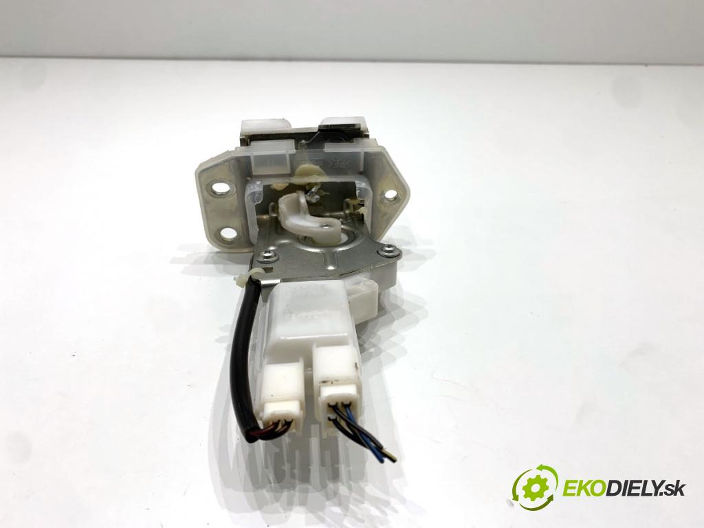 FIAT SEDICI SUV 2012 88 kW 1.6 16V 1586 zámok dverí zad