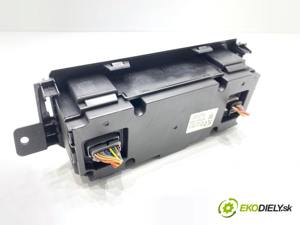 FIAT SEDICI SUV 2012 88 kW 1.6 16V 1586 Panel ovládania kúrenia 39510-55L00 (Prepínacie páčky pod volantom)