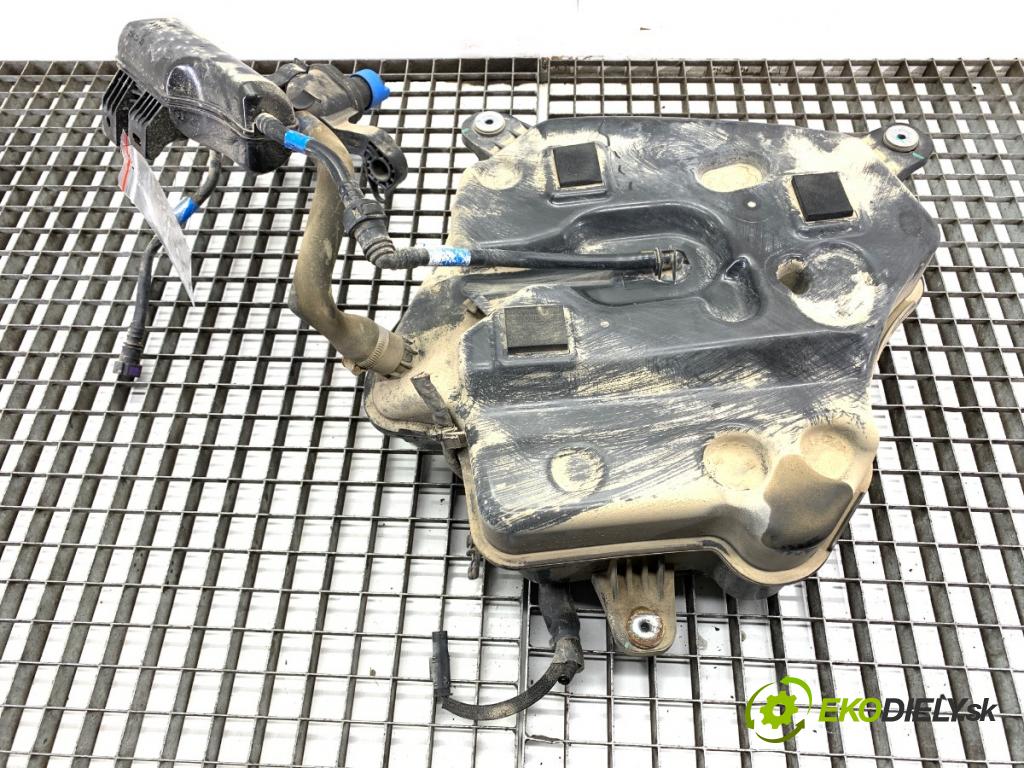 BMW G30 sedan 2022 140 kW 520 d xDrive 1995 nádržka SCR 7418879