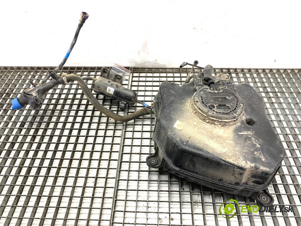 BMW G30 sedan 2022 140 kW 520 d xDrive 1995 nádržka SCR 7418879