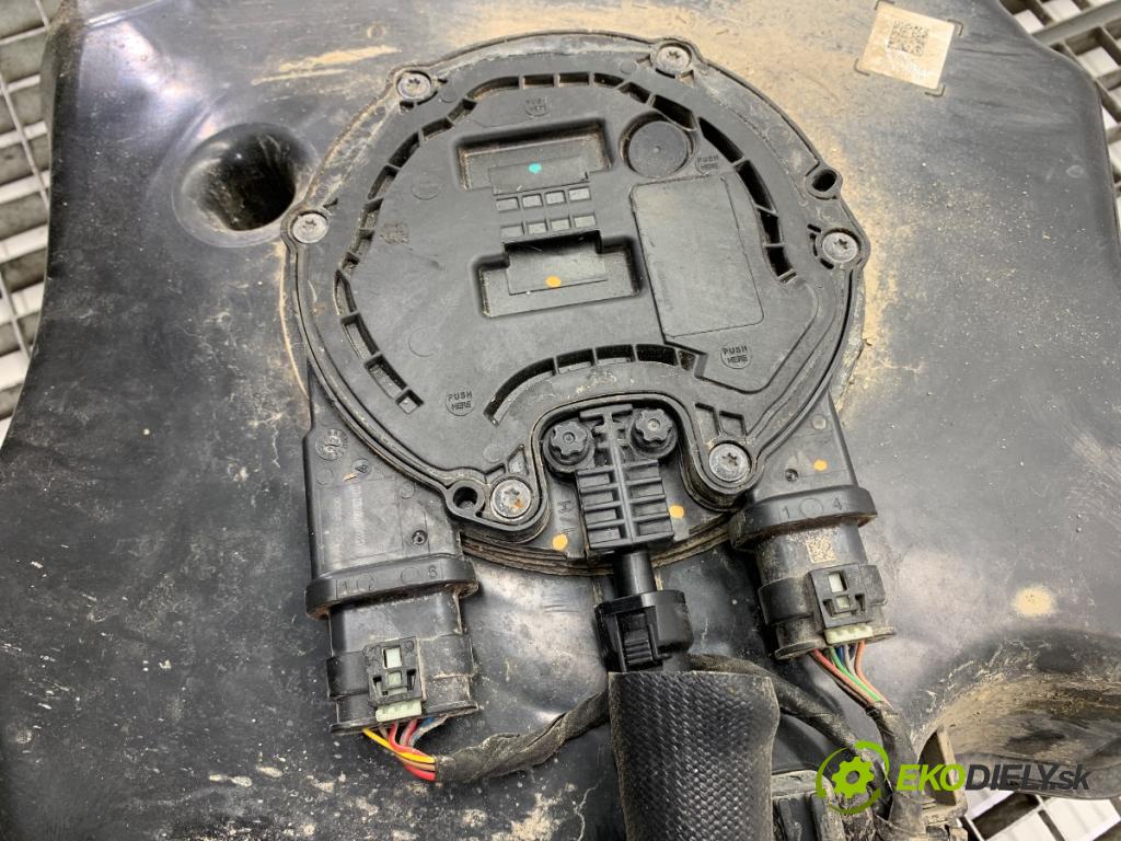 BMW G30 sedan 2022 140 kW 520 d xDrive 1995 nádržka SCR 7418879