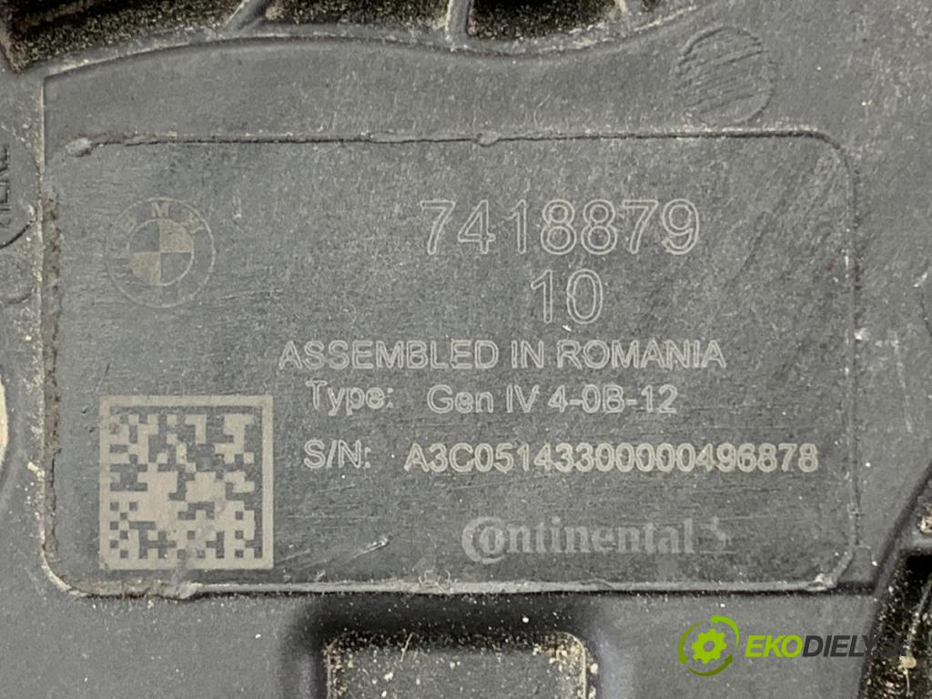 BMW G30 sedan 2022 140 kW 520 d xDrive 1995 nádržka SCR 7418879