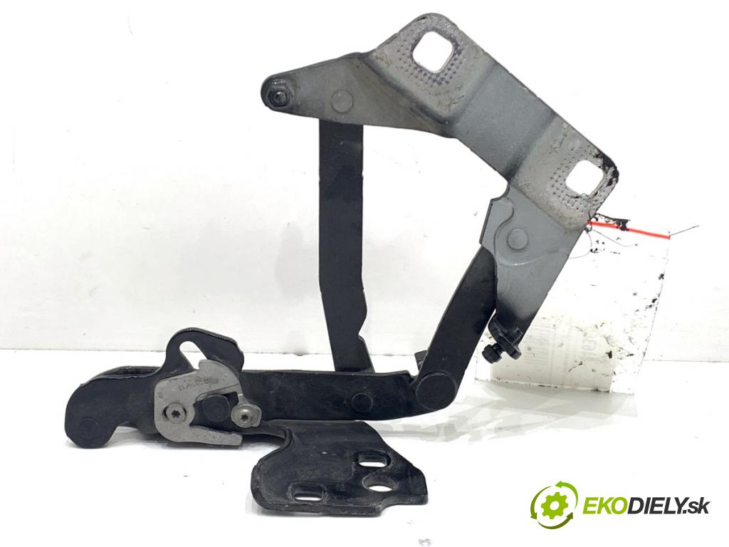 MERCEDES-BENZ W166 SUV 2013 190 kW ML 350 BlueTEC 4-matic (166.024) 2987 závěs kapoty pravý přední část A1668800128