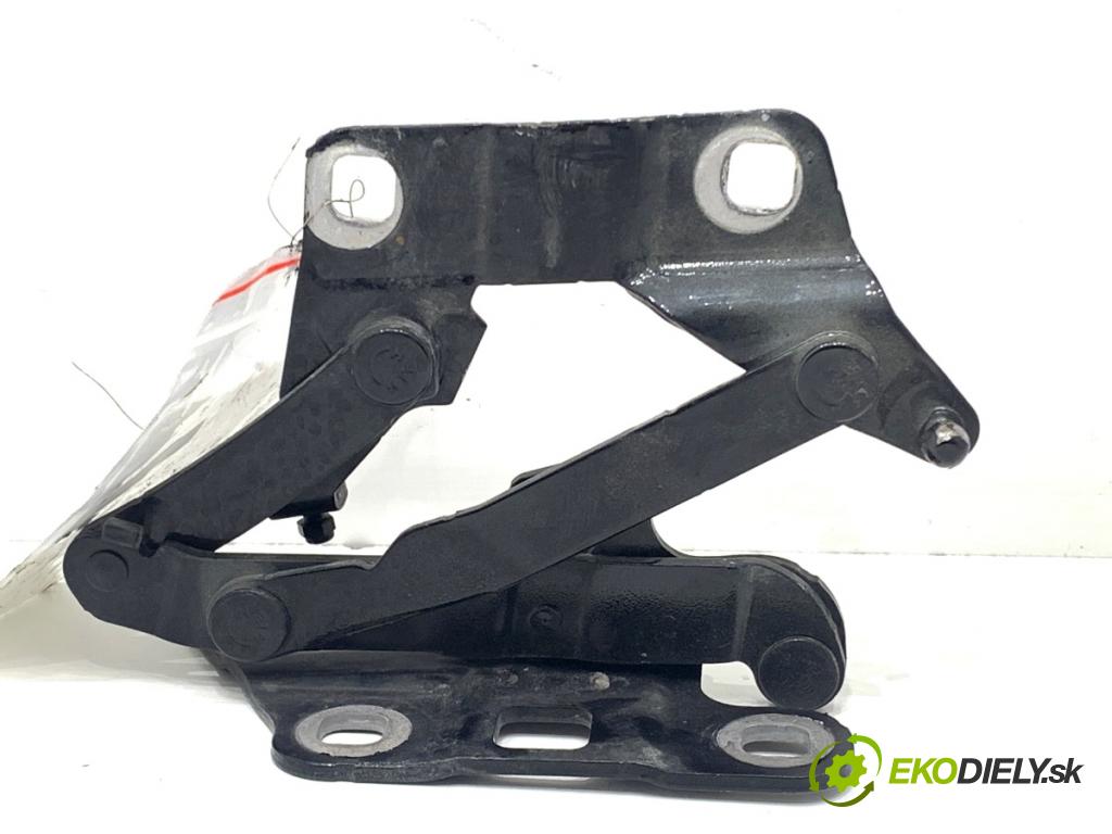 MERCEDES-BENZ W166 SUV 2013 190 kW ML 350 BlueTEC 4-matic (166.024) 2987 závěs kapoty pravý přední část A1668800128