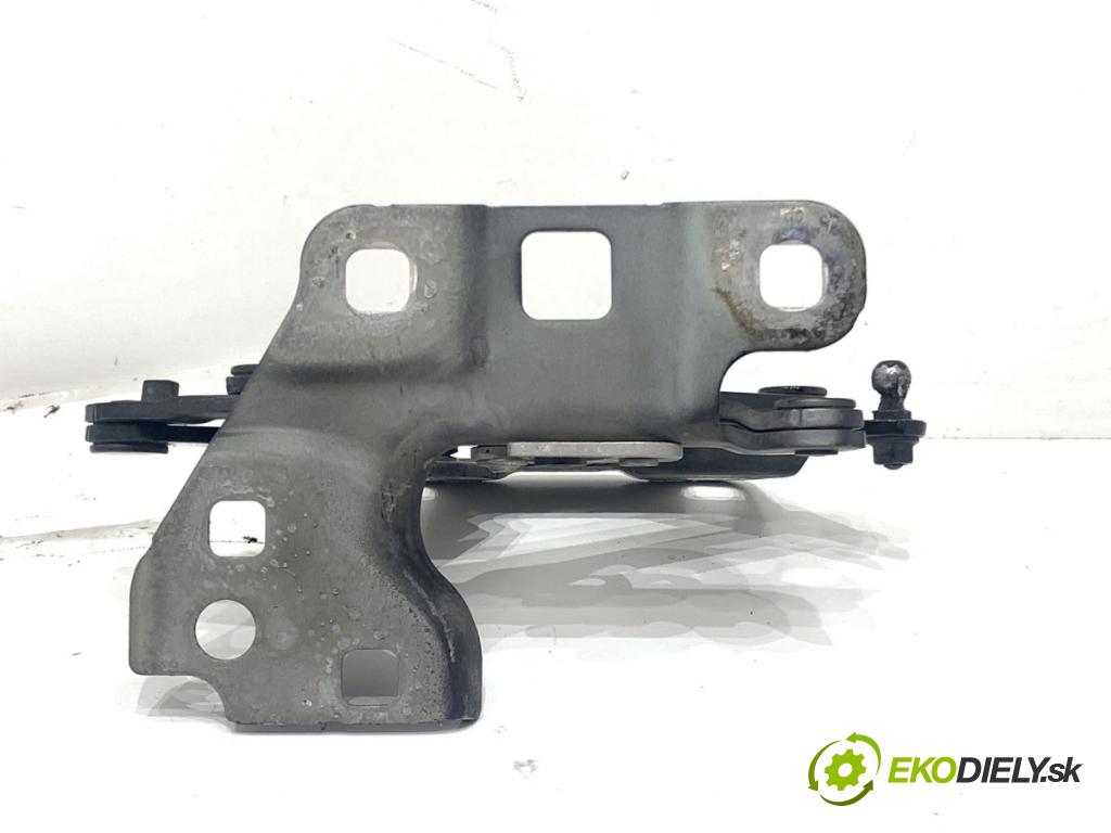 MERCEDES-BENZ W166 SUV 2013 190 kW ML 350 BlueTEC 4-matic (166.024) 2987 závěs kapoty pravý přední část A1668800128