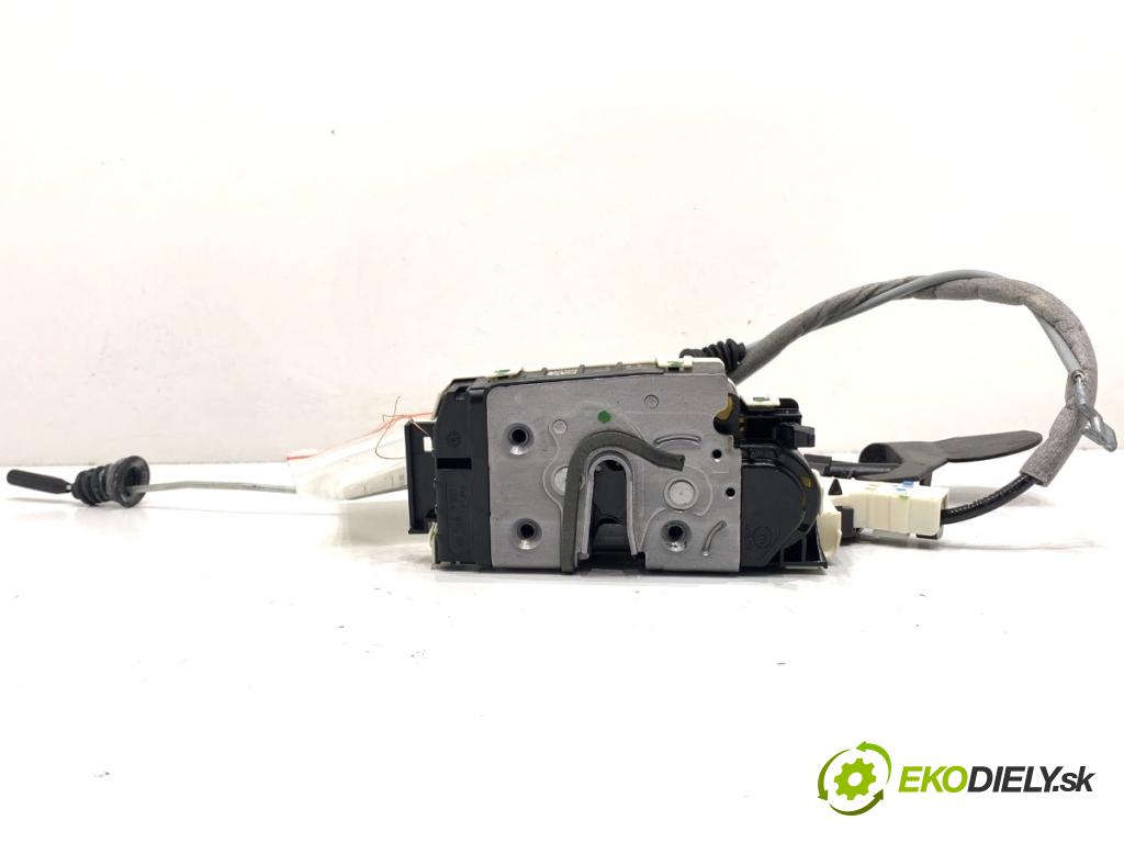 MERCEDES-BENZ W166 SUV 2013 190 kW ML 350 BlueTEC 4-matic (166.024) 2987 zámok Dvere pravy zad A2047302835