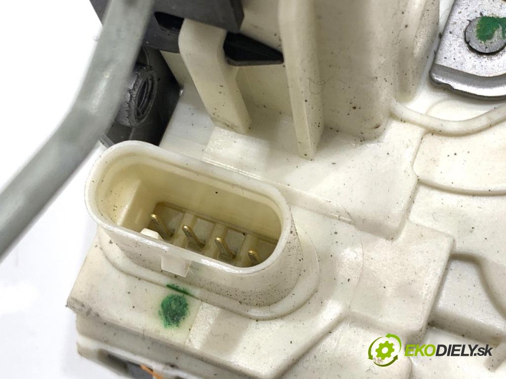 MERCEDES-BENZ W166 SUV 2013 190 kW ML 350 BlueTEC 4-matic (166.024) 2987 zámok Dvere pravy zad A2047302835