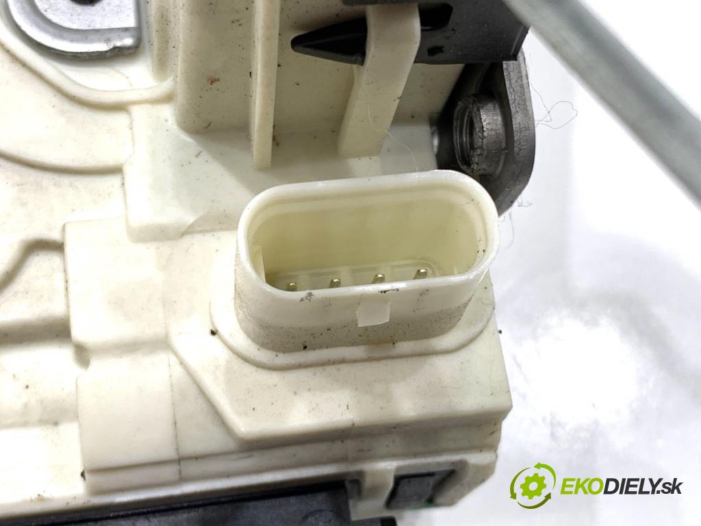 MERCEDES-BENZ W166 SUV 2013 190 kW ML 350 BlueTEC 4-matic (166.024) 2987 zámok Dvere ľavy zad A2047302735