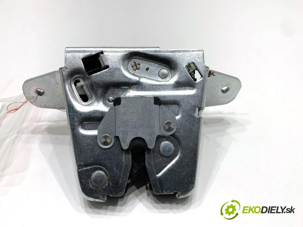 MERCEDES-BENZ W166 SUV 2013 190 kW ML 350 BlueTEC 4-matic (166.024) 2987 zámok dverí zad 