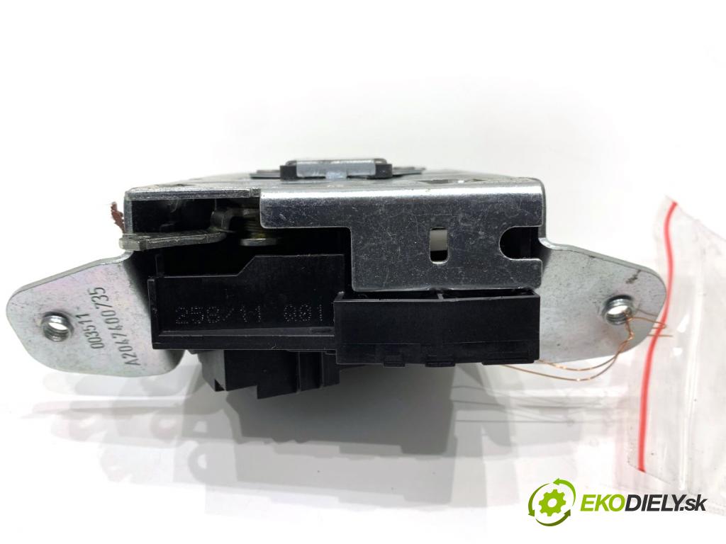 MERCEDES-BENZ W166 SUV 2013 190 kW ML 350 BlueTEC 4-matic (166.024) 2987 zámok dverí zad