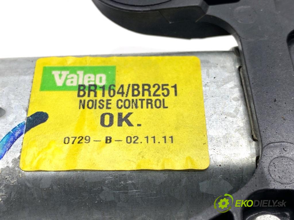 MERCEDES-BENZ W166 SUV 2013 190 kW ML 350 BlueTEC 4-matic (166.024) 2987 Motor stieračov zad