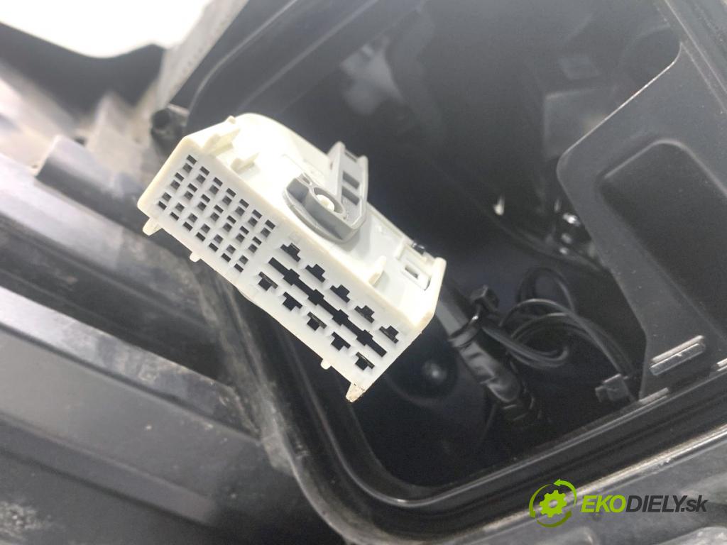 MERCEDES-BENZ W166 SUV 2013 190 kW ML 350 BlueTEC 4-matic (166.024) 2987 světlomet levý přední část XENON A1668207259