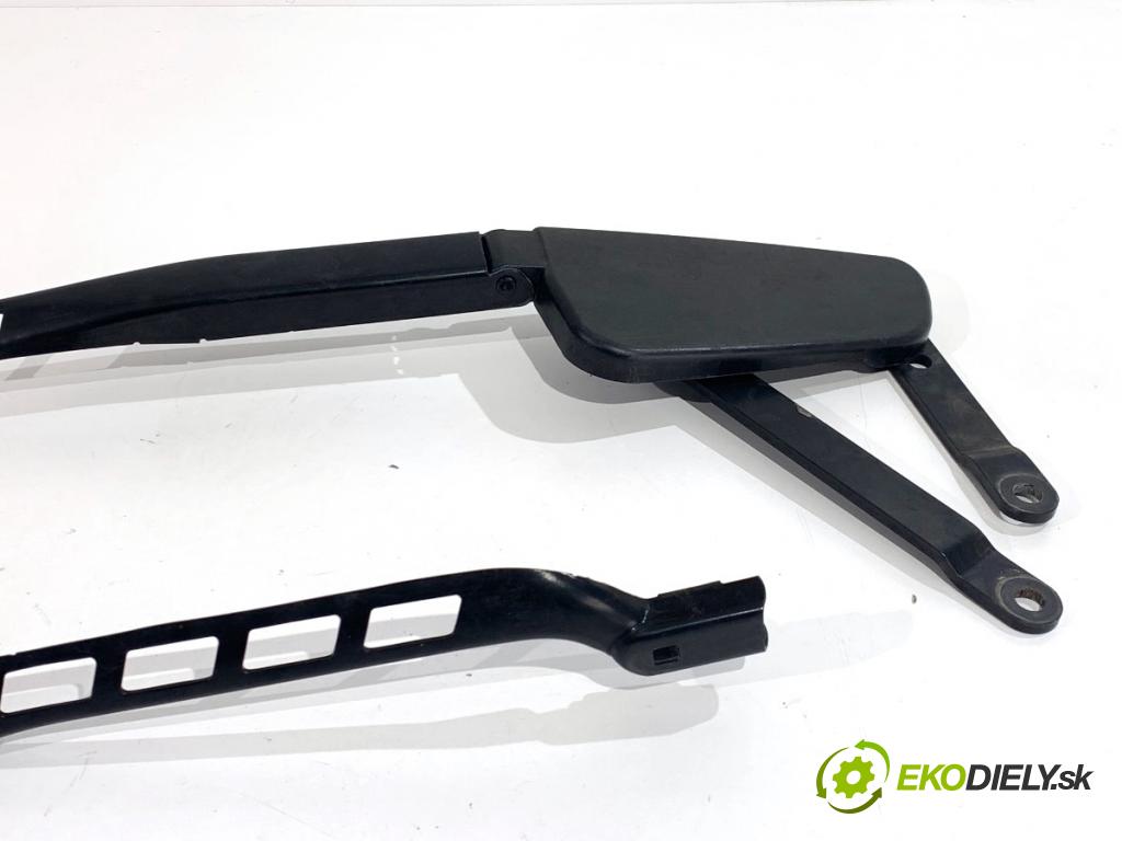 MERCEDES-BENZ W166 SUV 2013 190 kW ML 350 BlueTEC 4-matic (166.024) 2987 ramena stěrače přední část 24027217 24028055