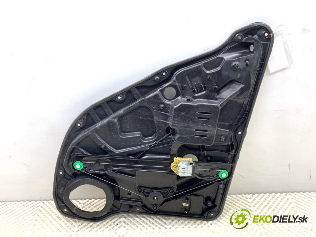 MERCEDES-BENZ W166 SUV 2013 190 kW ML 350 BlueTEC 4-matic (166.024) 2987 mechanismus okna pravý zadní část A1669060601